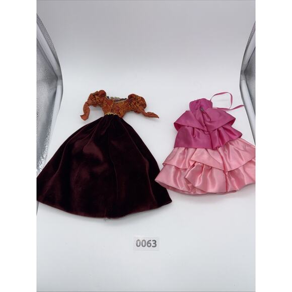 Vintage 1980s 90s Barbie Dresses Lot of 9 Outfits Wedding Princess Portuguese - Picture 9 of 9